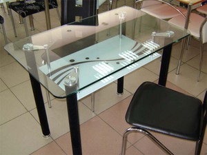 Минусы стеклянных столов