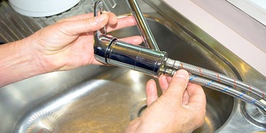 Особенности подключения смесителя к водопроводу на кухне своими руками