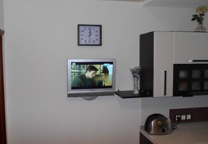 Как укрепить телевизор на стене