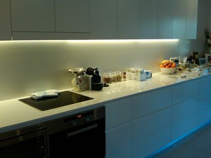 Установка подсветки на кухне