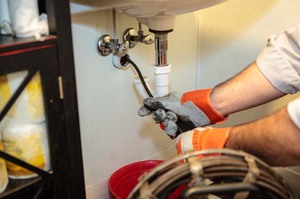 Правила применения троса для прочистки труб канализаций в домашних условиях