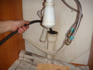 Особенности прочистки канализационных труб в домашних условиях