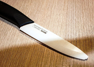 Сколотый кончик  ножа - неприятный дефект