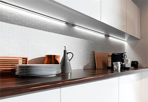 Подсветка кухни линейными LED светильниками